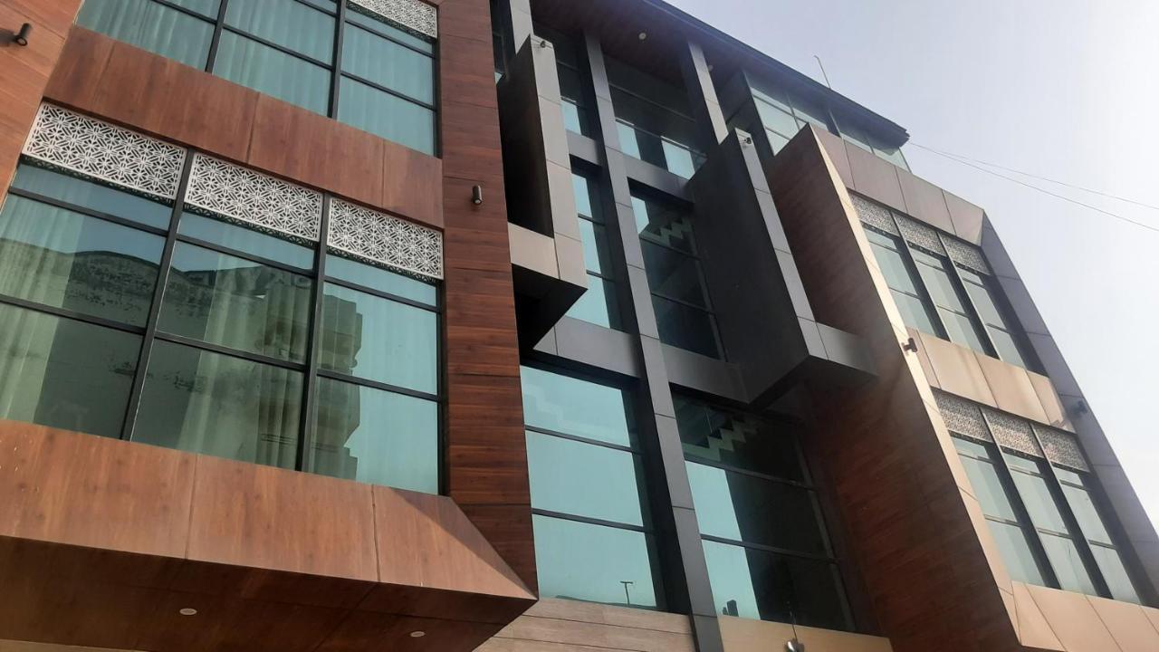 Hotel Hollywood Zirakpur Екстериор снимка