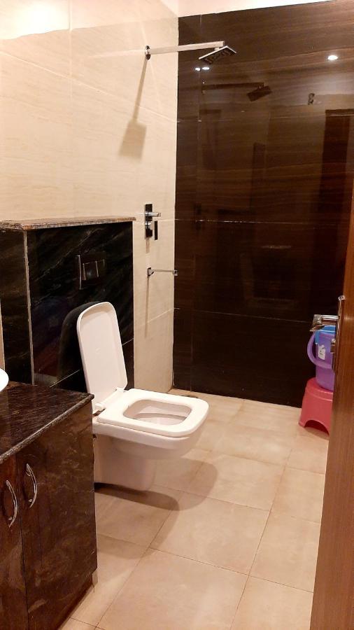 Hotel Hollywood Zirakpur Екстериор снимка