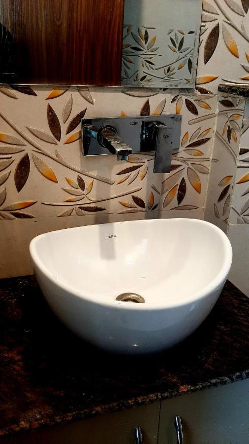 Hotel Hollywood Zirakpur Екстериор снимка