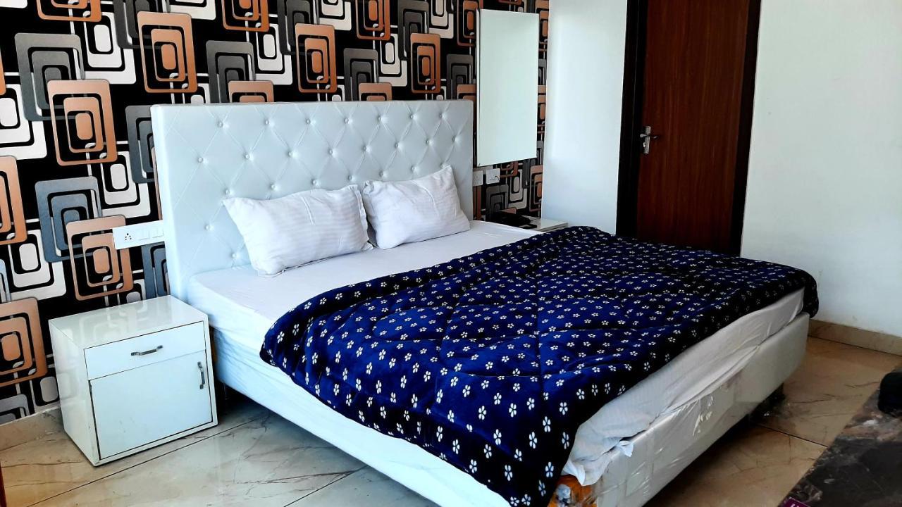 Hotel Hollywood Zirakpur Екстериор снимка