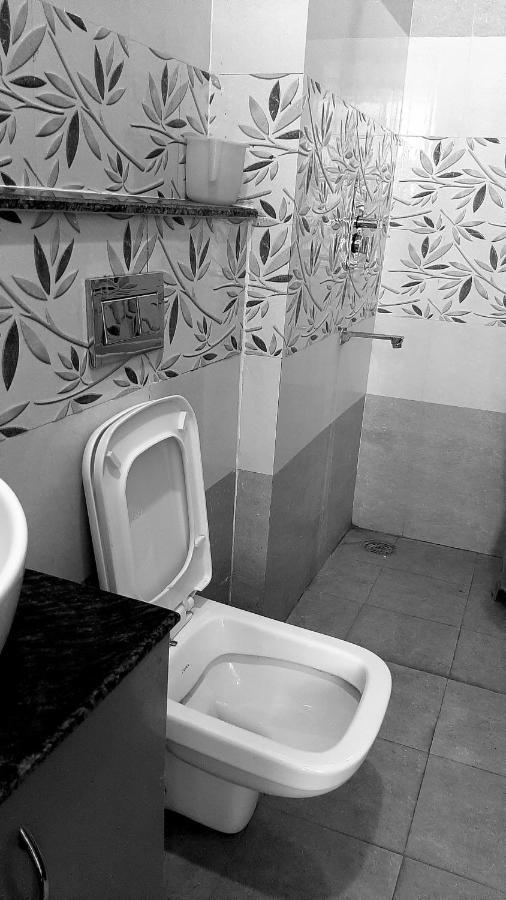Hotel Hollywood Zirakpur Екстериор снимка