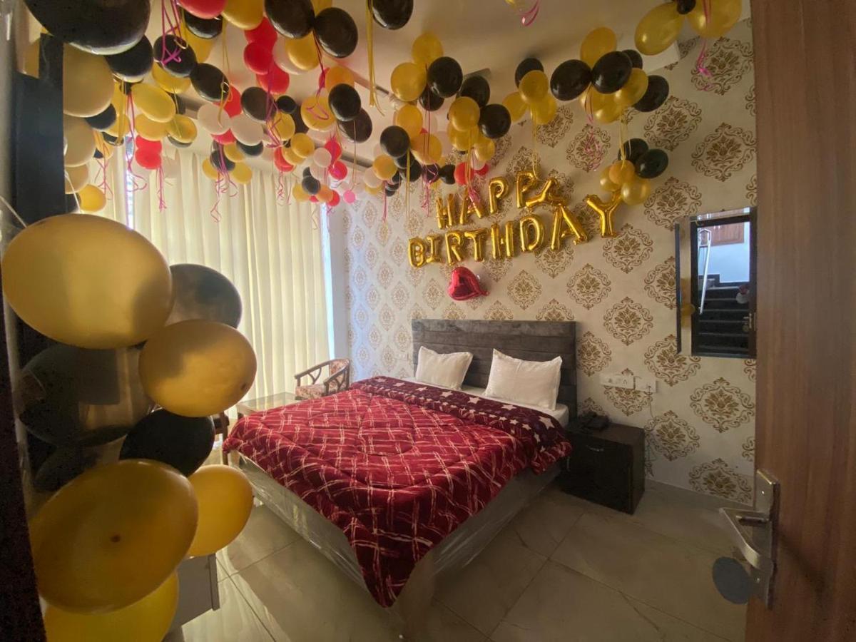 Hotel Hollywood Zirakpur Екстериор снимка