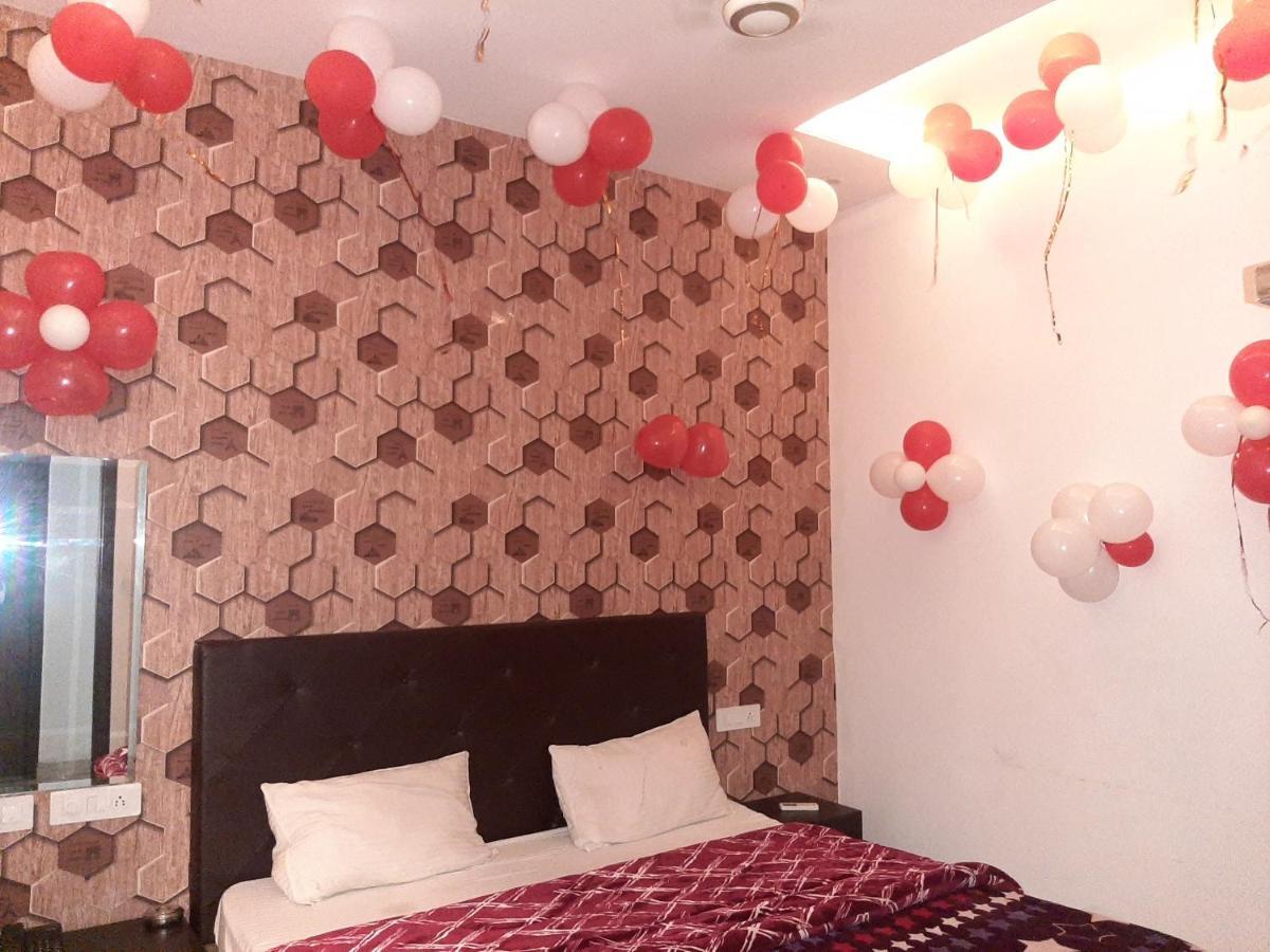 Hotel Hollywood Zirakpur Екстериор снимка