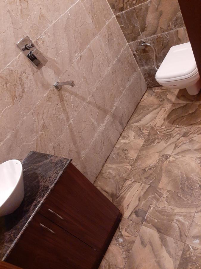 Hotel Hollywood Zirakpur Екстериор снимка