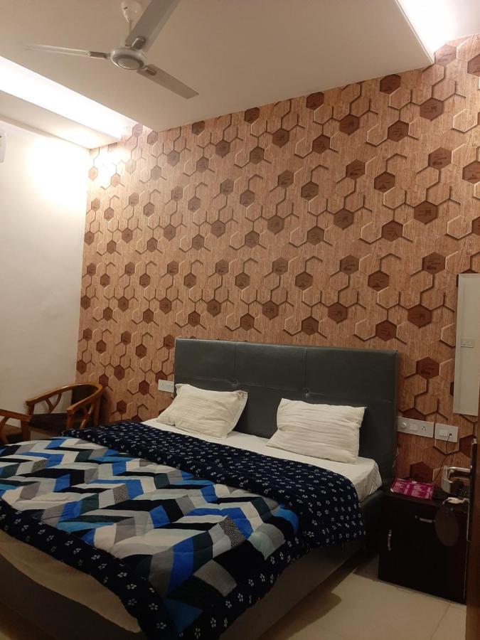 Hotel Hollywood Zirakpur Екстериор снимка