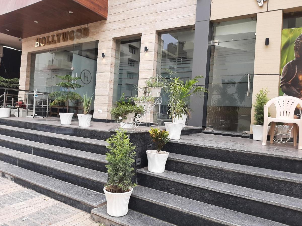 Hotel Hollywood Zirakpur Екстериор снимка
