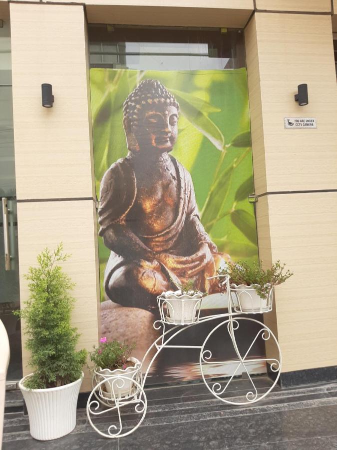 Hotel Hollywood Zirakpur Екстериор снимка