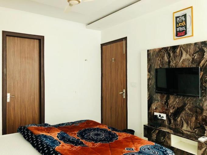 Hotel Hollywood Zirakpur Екстериор снимка