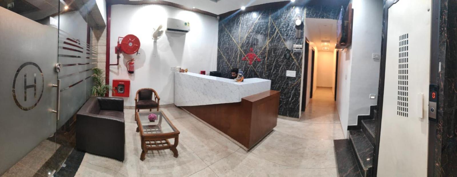 Hotel Hollywood Zirakpur Екстериор снимка