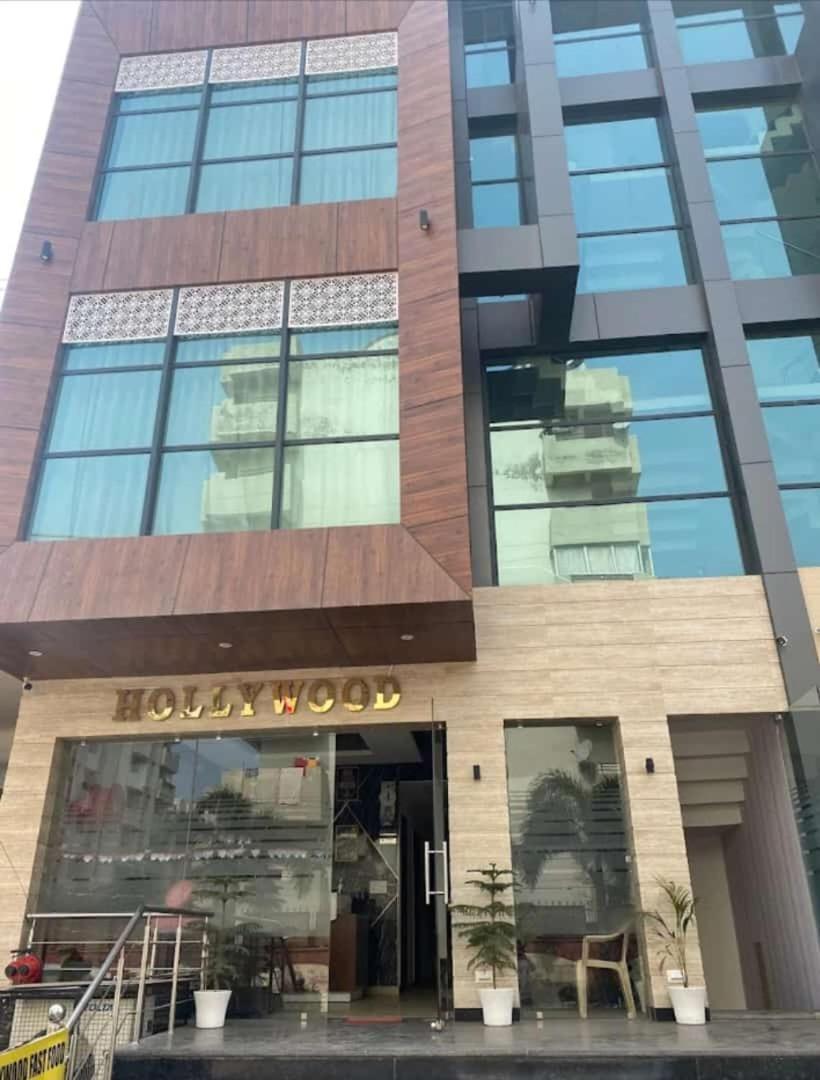 Hotel Hollywood Zirakpur Екстериор снимка